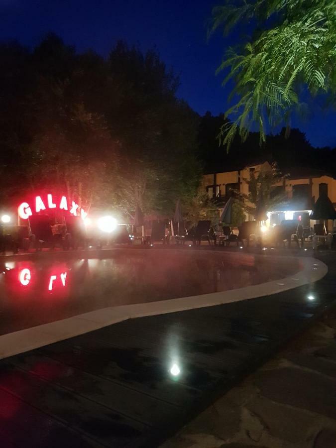 Galaxy Hotel Chiflik Exterior foto
